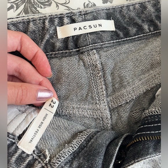 Pacsun 22/23 High Rise festival denim shorts - Picture 4 of 4